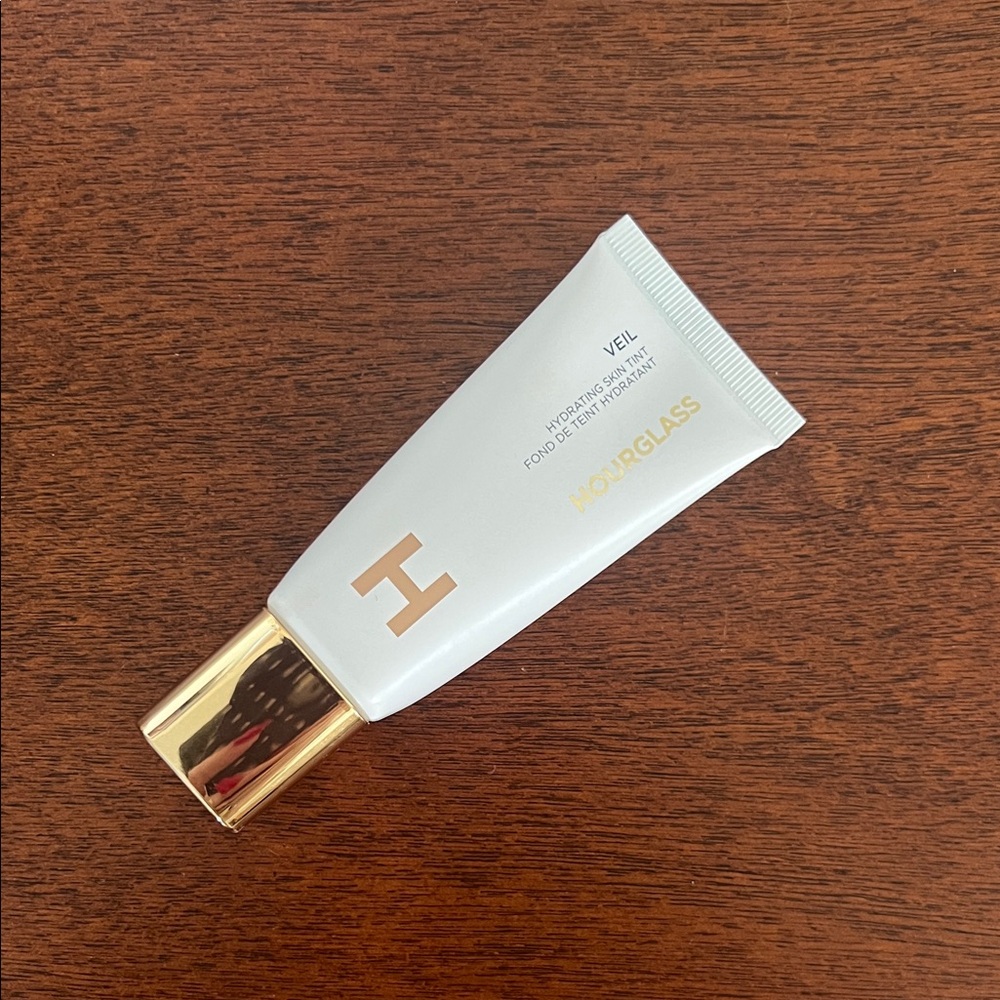 Hourglass Veil Hydrating Skin Tint Color 7